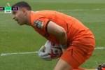 小马丁受伤？大马丁上演神扑后痛苦捂裆
