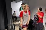 WNBA中国德比！神秘人对阵自由人的赛前 韩旭和李梦相见打招呼