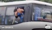 网传赛后成都体院学生赛后大巴车上挑衅