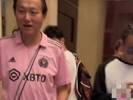 🚨真去找梅西签名了？王涛被拍到出现在北京的阿根廷队驻地酒店