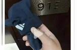 迷惑操作⁉️网传粉丝进酒店拿梅西袜子，相关话题登上微博热搜榜