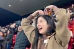 手舞足蹈太激动了！赵丽娜赛后与谢场的中国女足互动