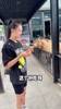 想你的风还是吹到了新疆！张常宁探班吴冠希 两人一起喂马