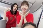 中国红！韩旭晒女篮合照：永远热爱 永远满怀期待