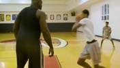 盘点NBA球星与儿子单挑的精彩瞬间，最后那条小鱼干..