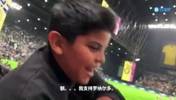 小球迷气得甲亢哥发出狗吠声😂：你怎么能既喜欢C罗，又喜欢新月