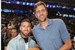 NBA社媒晒拉莫斯、诺维茨基合照：两位体坛传奇