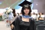 泰山女球迷毕业典礼上演莫伊塞斯庆祝：喜欢泰山10年，最喜欢大雷