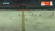 延吉冰天雪地，白色场地白色用球，这对前锋和守门员都是考验
