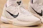 穿不习惯？布伦森开场穿的是Kobe 3 但很快换回了常穿的Kobe 6